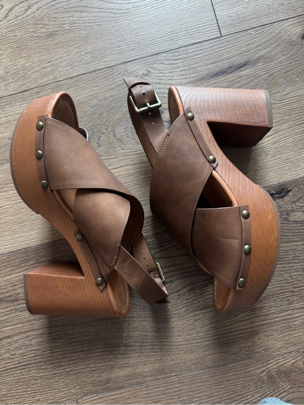 American Eagle Women’s Brown Platform Sandal Heels -Cross-Strap Slingback